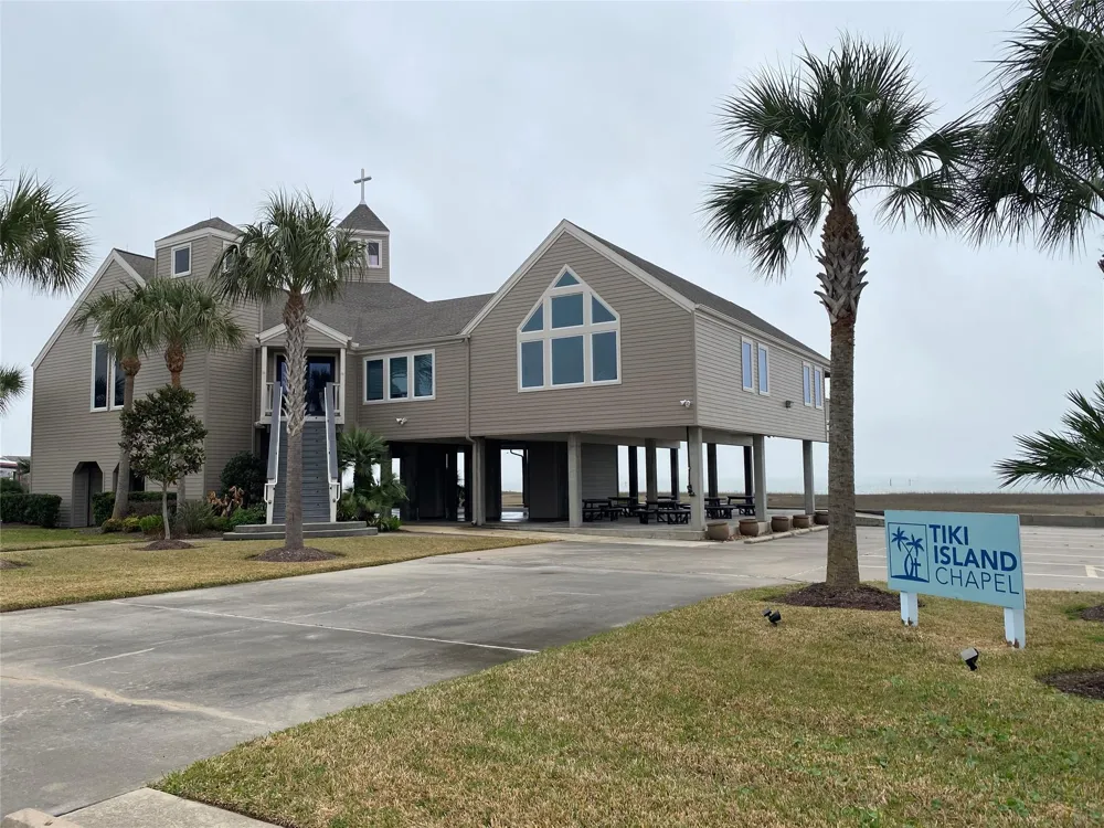 22 Tiki Drive Tiki Island, TX 77554