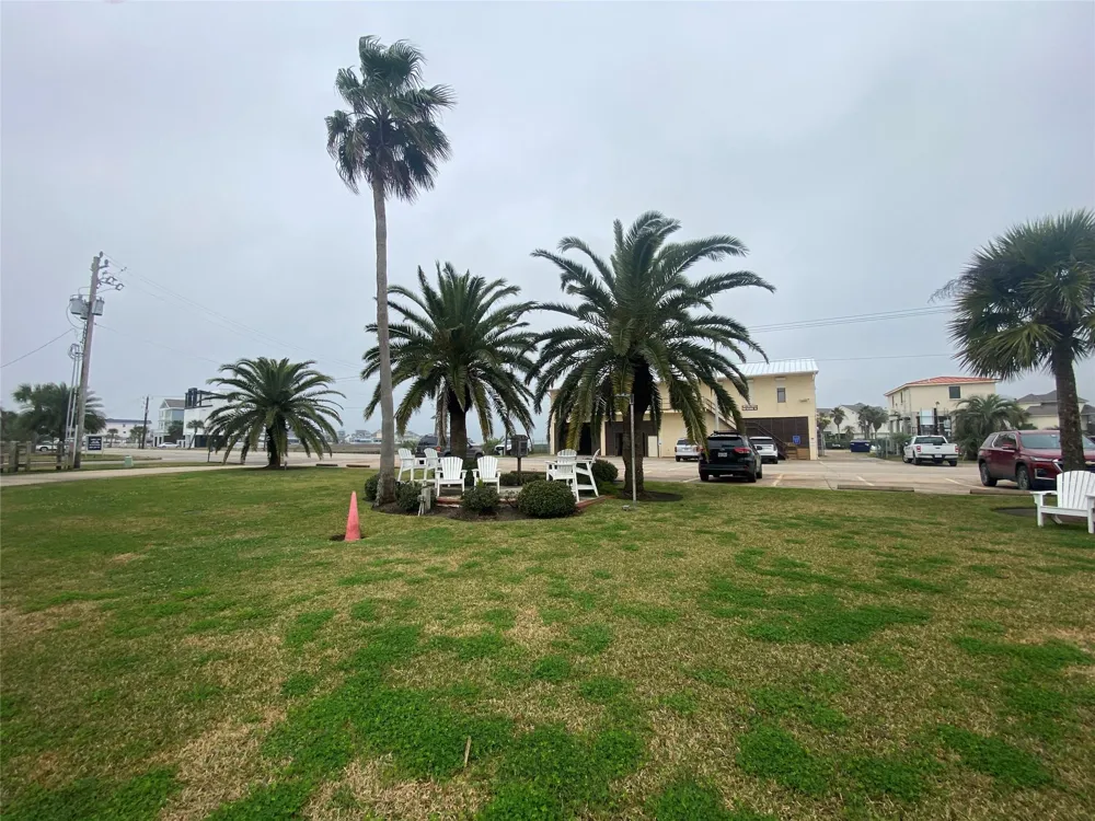 22 Tiki Drive Tiki Island, TX 77554