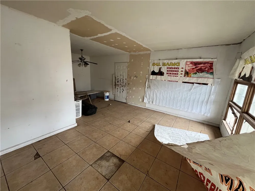 909 Highland Avenue Alice, TX 78332