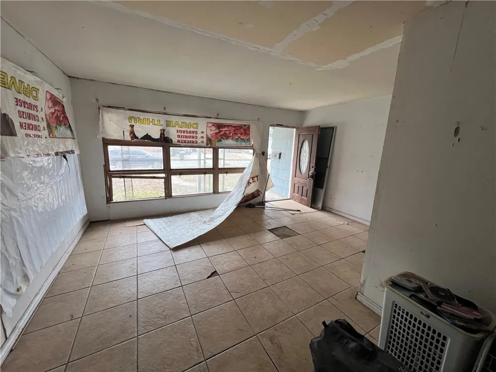 909 Highland Avenue Alice, TX 78332