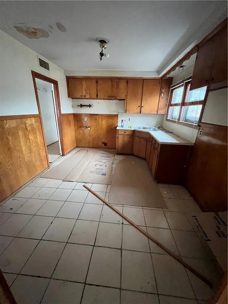 909 Highland Avenue Alice, TX 78332