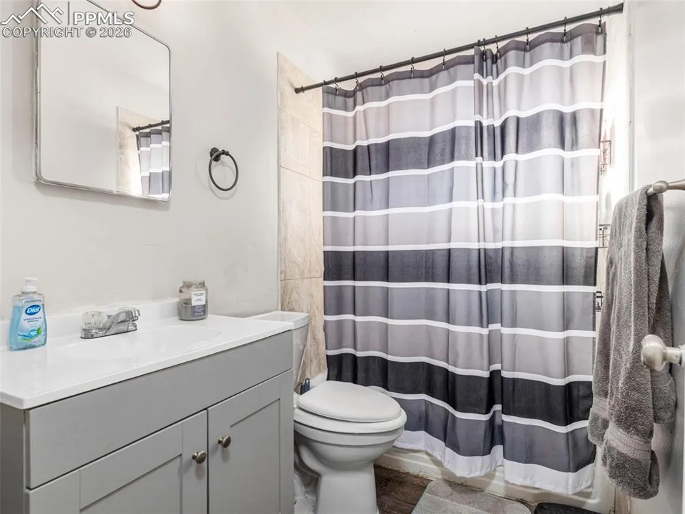 18 Dundee Lane Pueblo, CO 81001