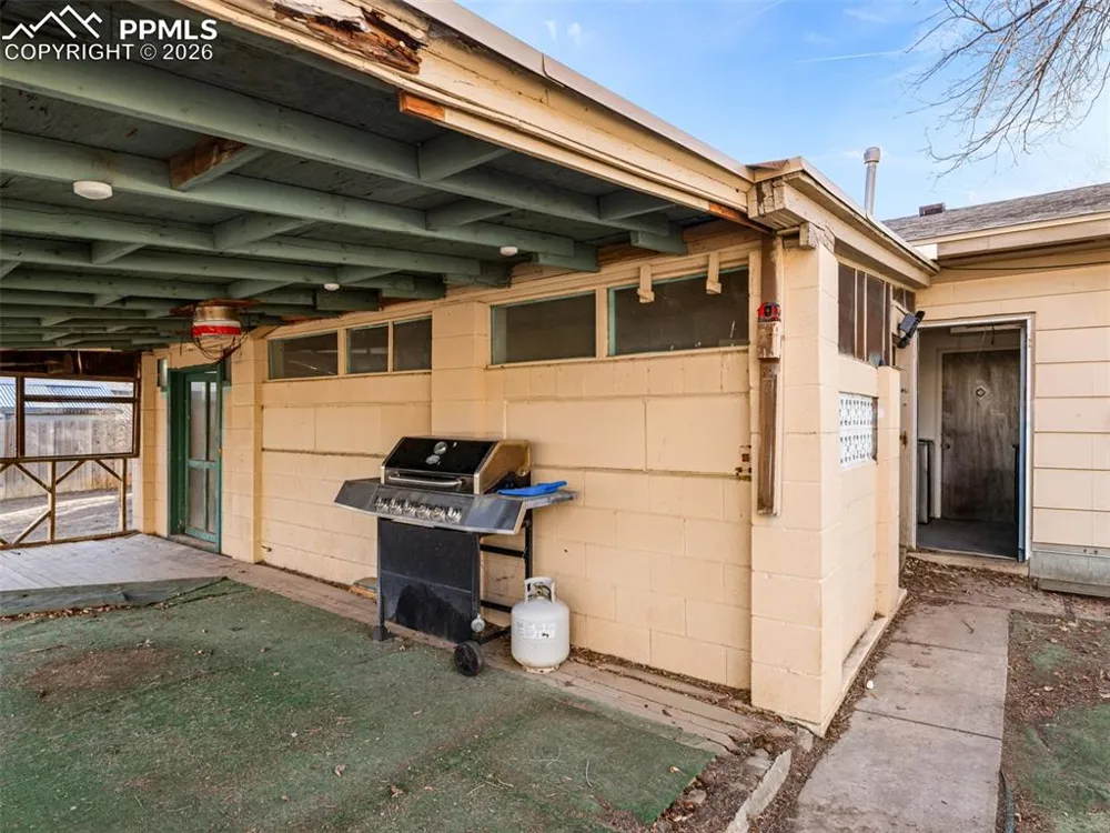 18 Dundee Lane Pueblo, CO 81001