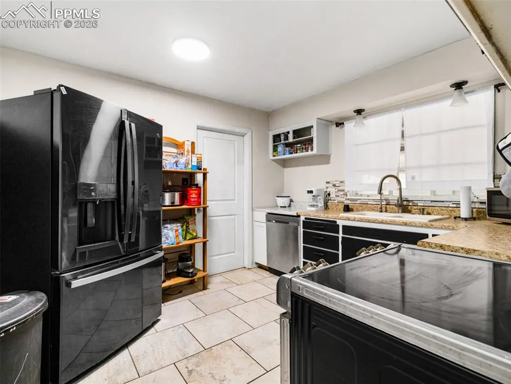 18 Dundee Lane Pueblo, CO 81001