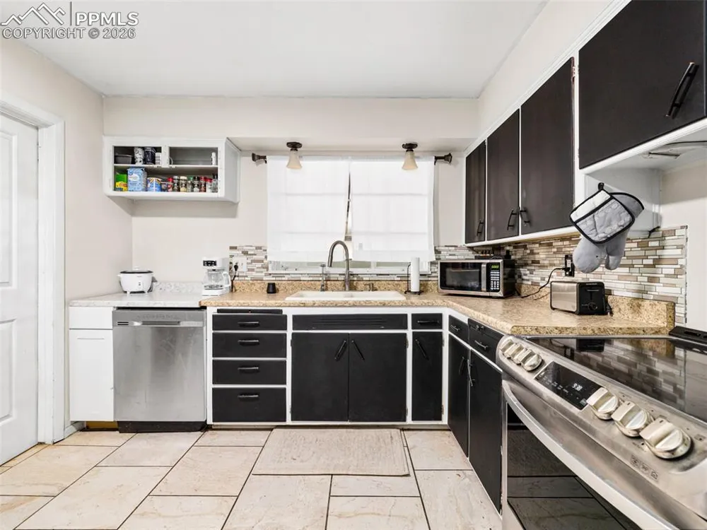 18 Dundee Lane Pueblo, CO 81001