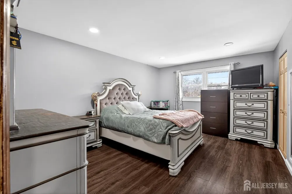 6 E 2nd Street Port Reading, NJ 07064