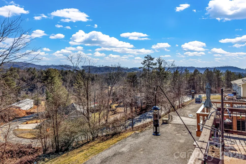 25 Union Chapel Road Weaverville, NC 28787