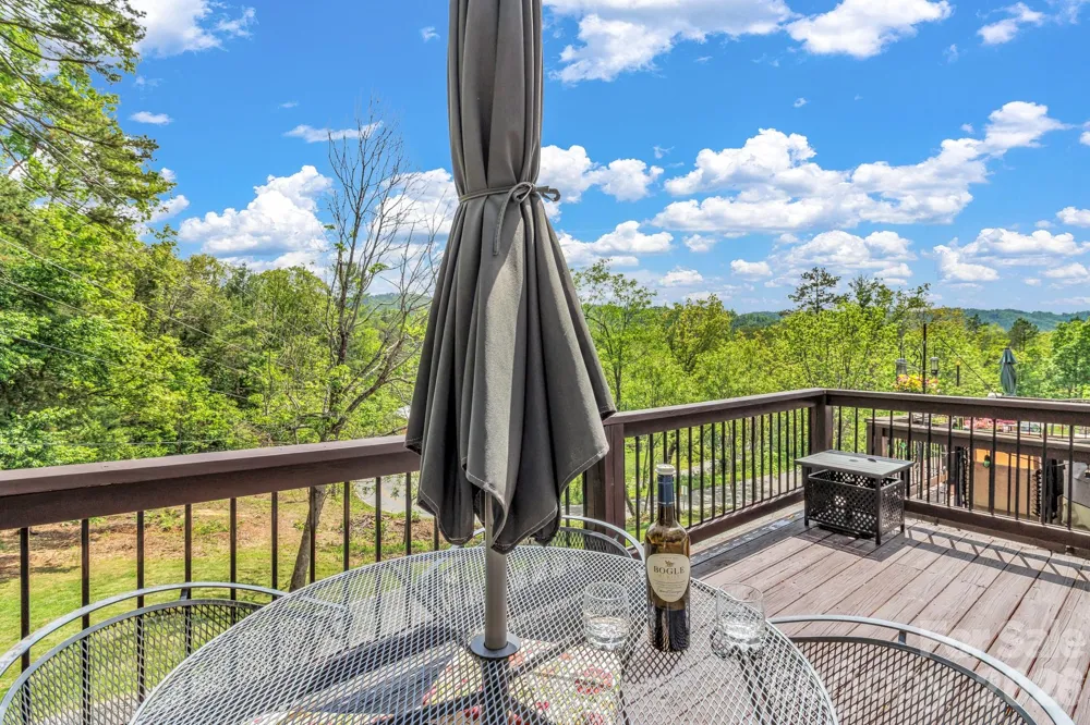 25 Union Chapel Road Weaverville, NC 28787