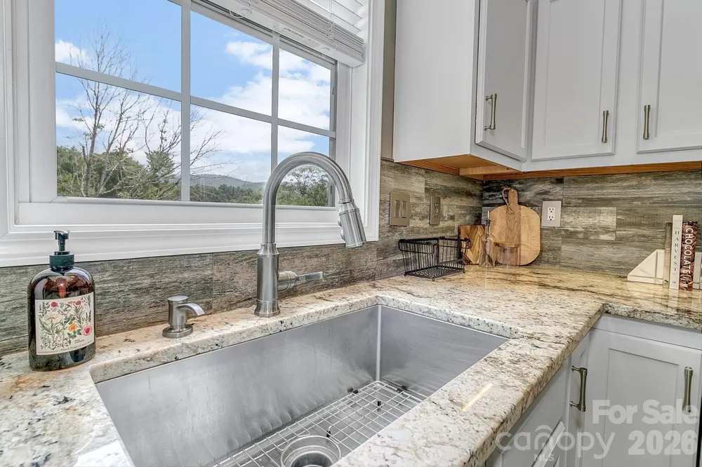 25 Union Chapel Road Weaverville, NC 28787