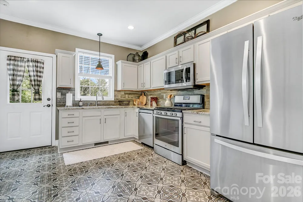 25 Union Chapel Road Weaverville, NC 28787