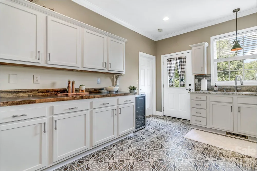 25 Union Chapel Road Weaverville, NC 28787