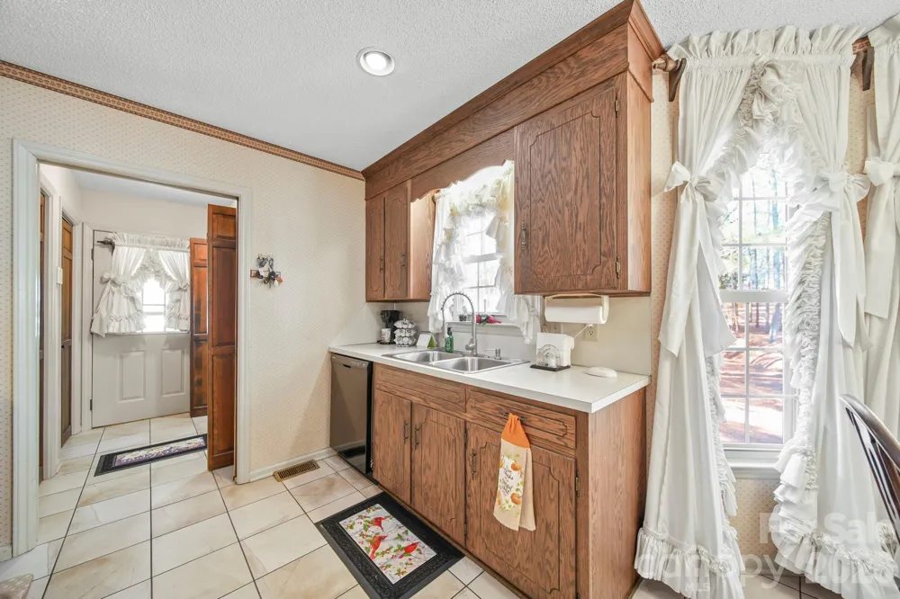 219 Williamsburg Lane Wadesboro, NC 28170