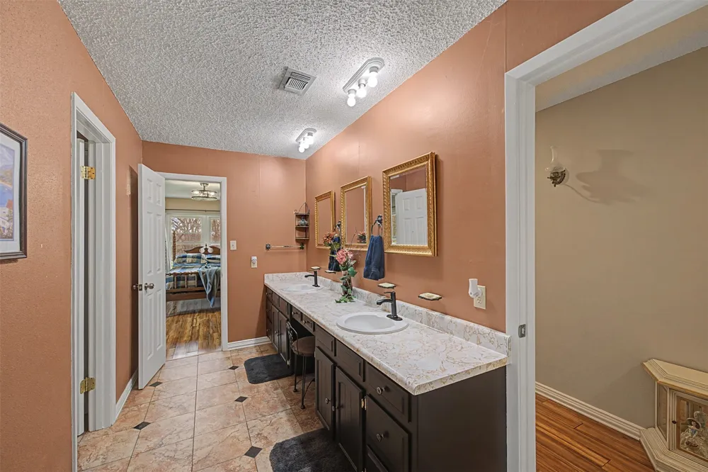 8240 Kramer Street Lillian, TX 76061