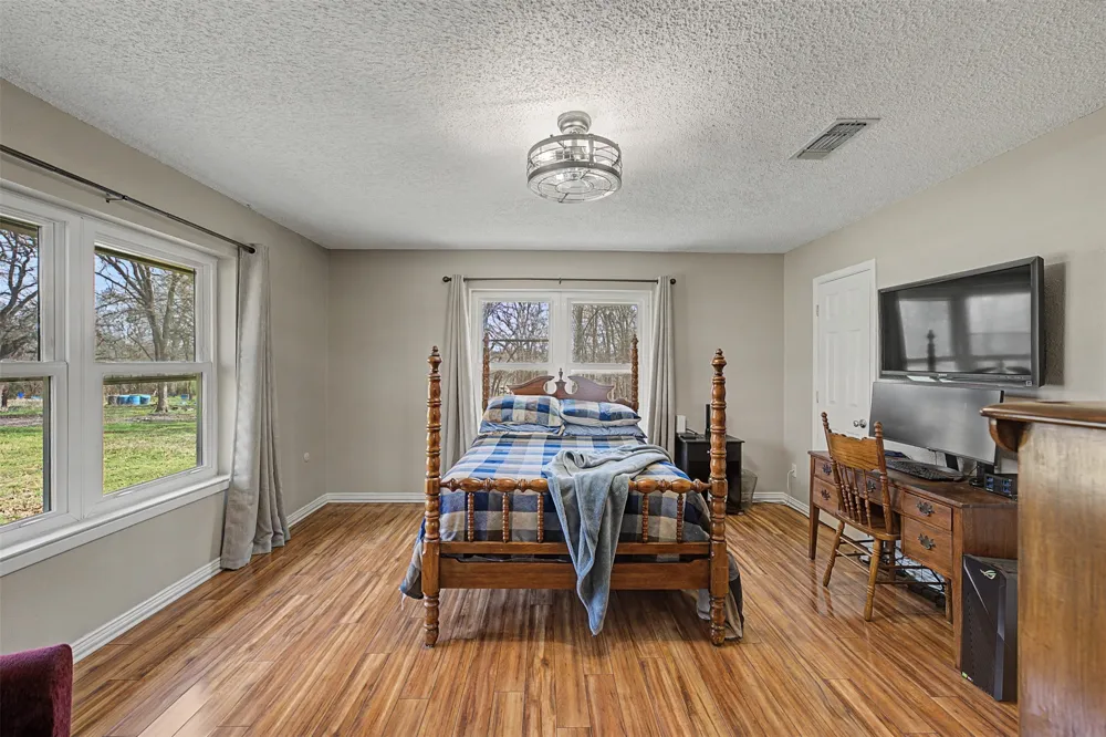 8240 Kramer Street Lillian, TX 76061