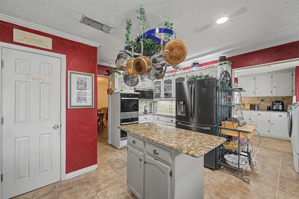 8240 Kramer Street Lillian, TX 76061