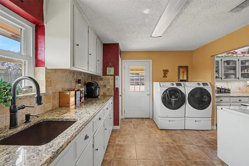 8240 Kramer Street Lillian, TX 76061