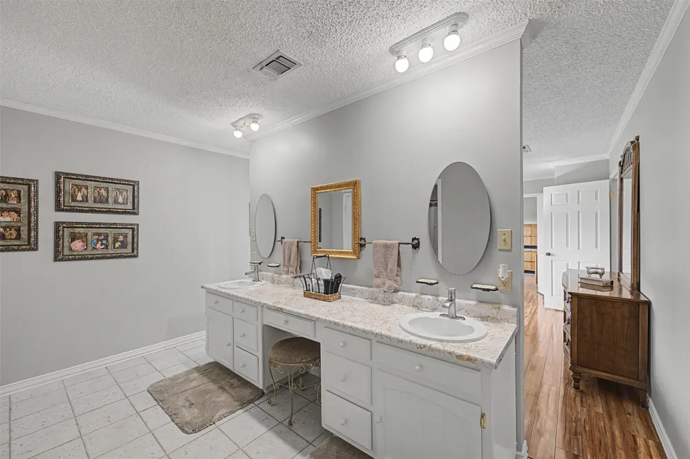 8240 Kramer Street Lillian, TX 76061