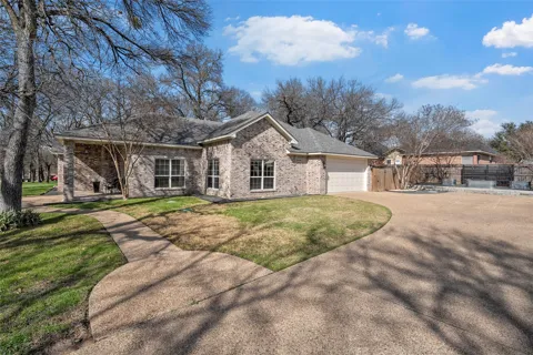 117 Lost Oaks Drive