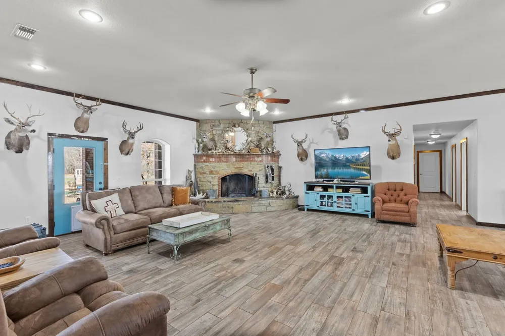 24 County Road Nw 1060 Talco, TX 75487