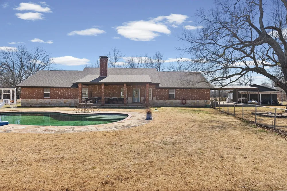 24 County Road Nw 1060 Talco, TX 75487