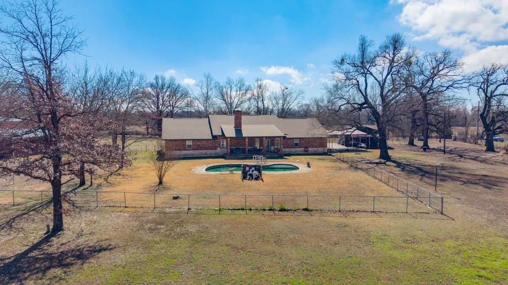 24 County Road Nw 1060 Talco, TX 75487