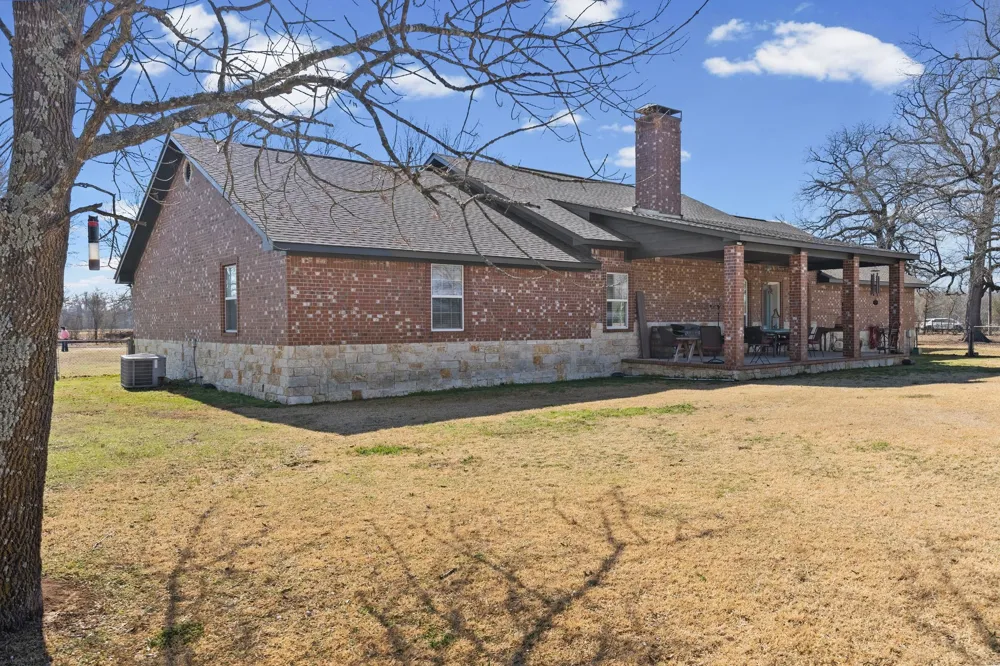 24 County Road Nw 1060 Talco, TX 75487