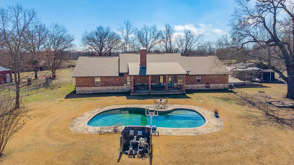 24 County Road Nw 1060 Talco, TX 75487