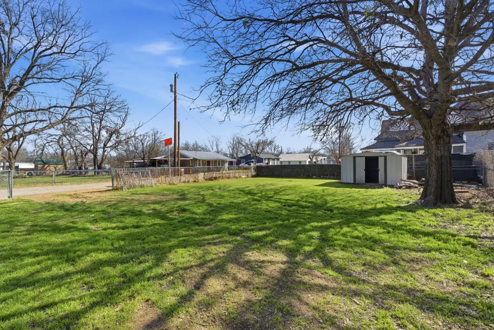 116 E Lipan Drive Lipan, TX 76462