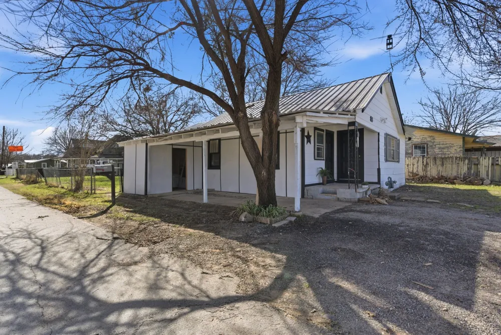 116 E Lipan Drive Lipan, TX 76462