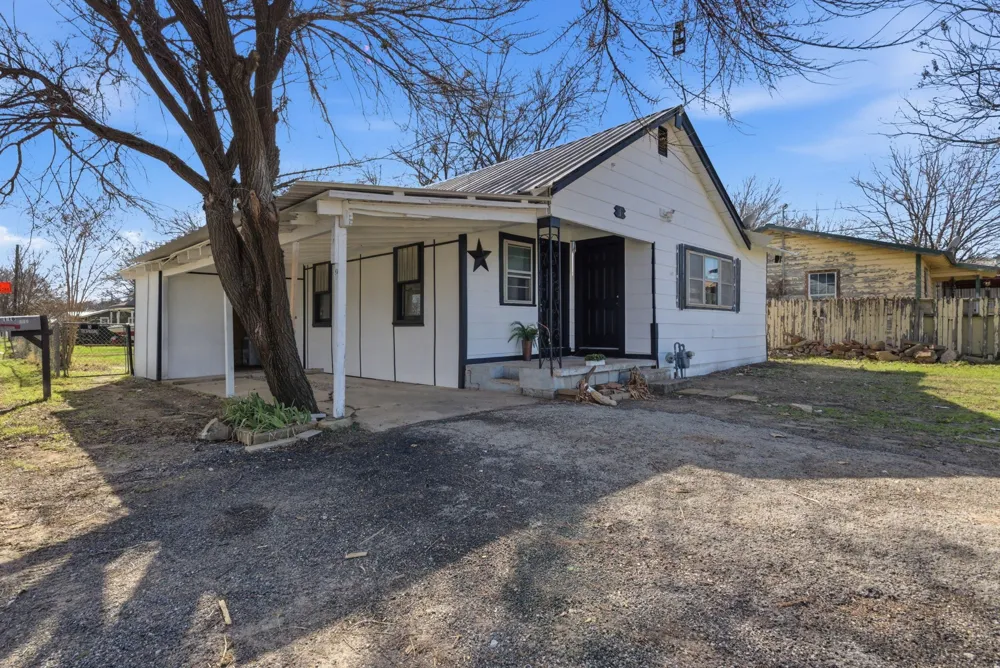 116 E Lipan Drive Lipan, TX 76462