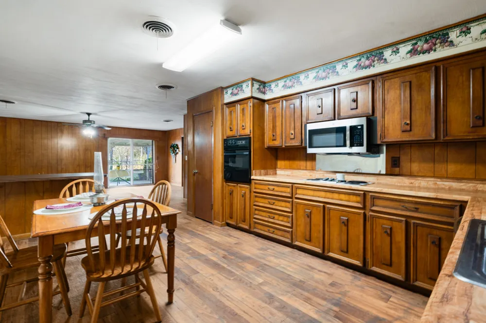 410 S Bois Darc Street Blossom, TX 75416