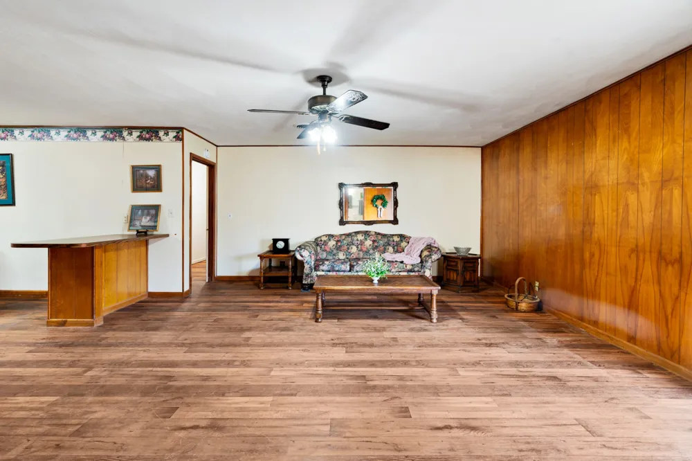 410 S Bois Darc Street Blossom, TX 75416