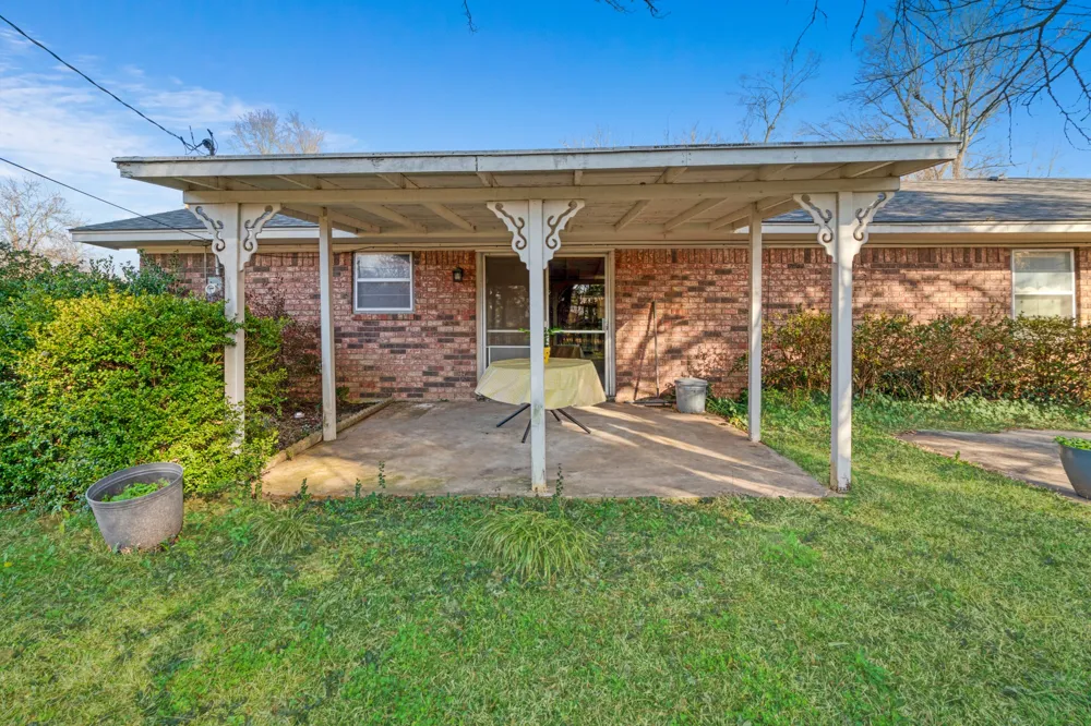 410 S Bois Darc Street Blossom, TX 75416