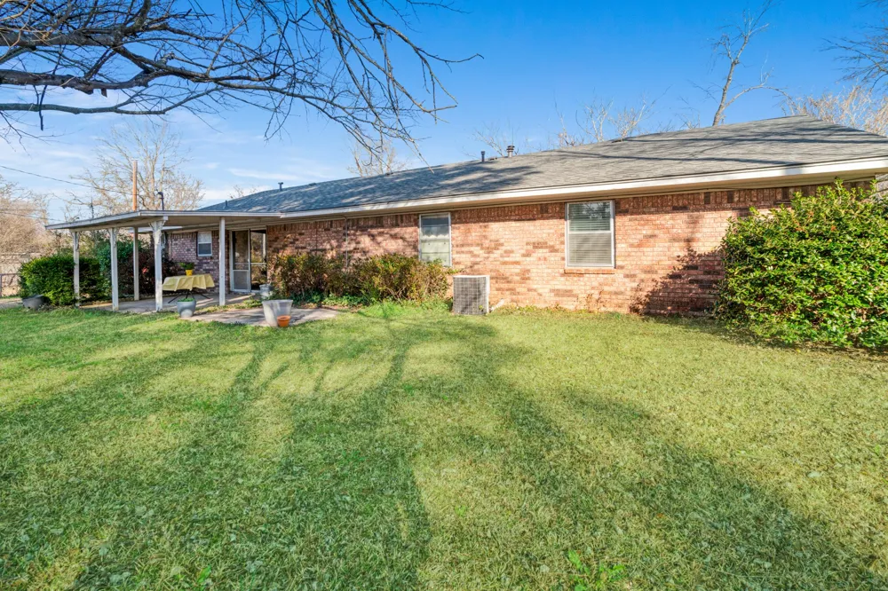 410 S Bois Darc Street Blossom, TX 75416