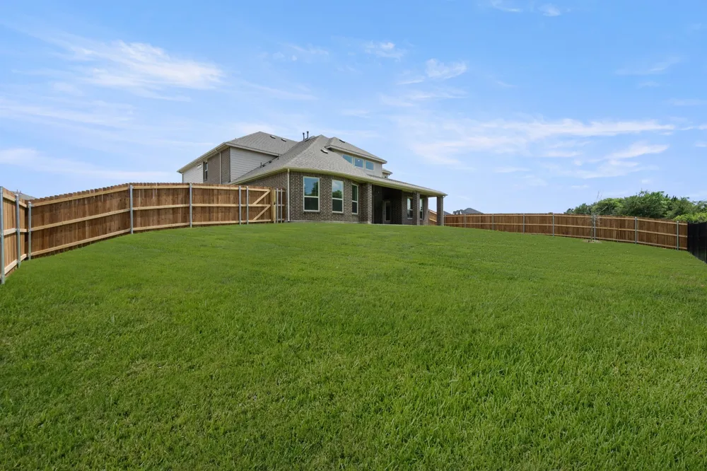 513 S Hidden Lakes Drive DeSoto, TX 75115