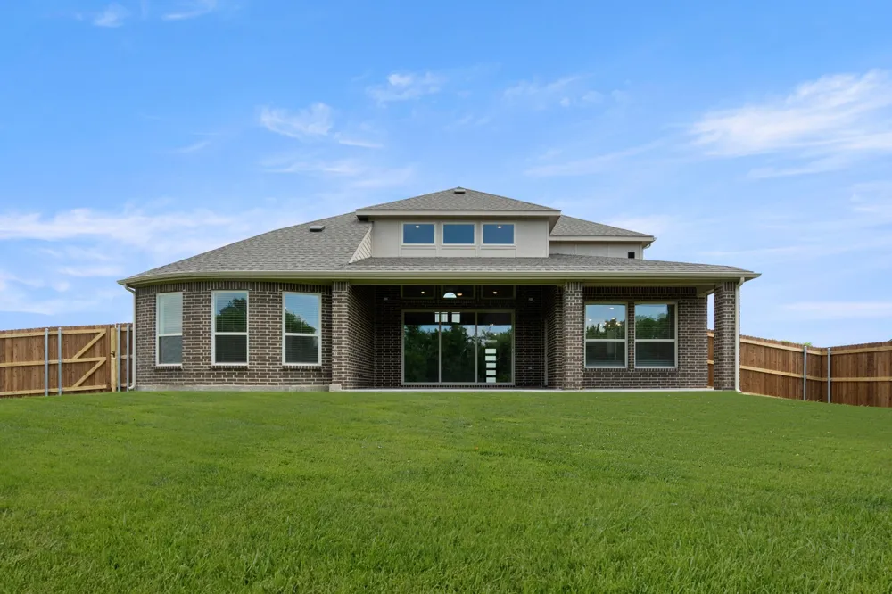 513 S Hidden Lakes Drive DeSoto, TX 75115