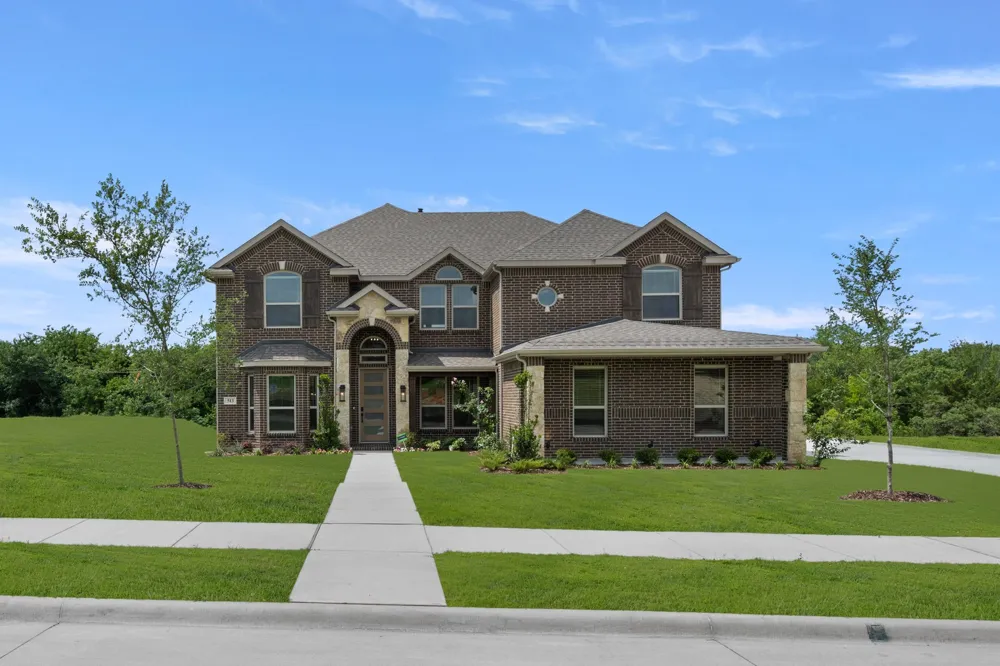 513 S Hidden Lakes Drive DeSoto, TX 75115