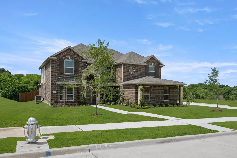 513 S Hidden Lakes Drive DeSoto, TX 75115