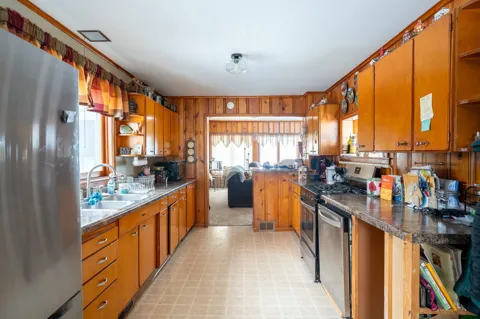 6617 Shore Trail