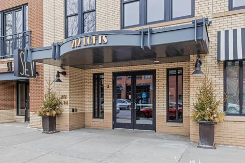 212 1st Street #411