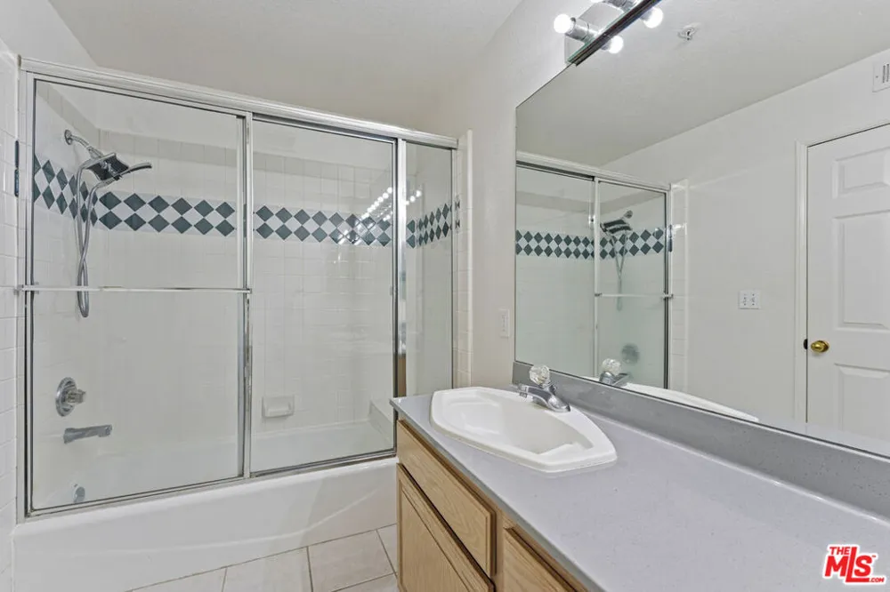 265 W California Boulevard #1 Pasadena, CA 91105