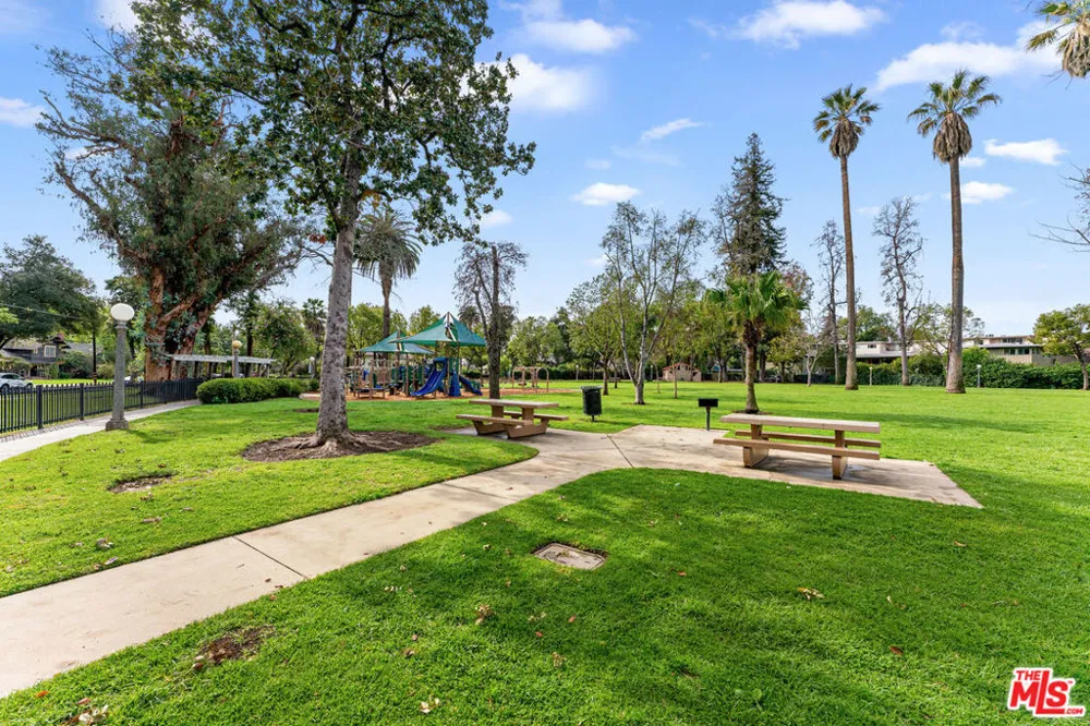 265 W California Boulevard #1 Pasadena, CA 91105