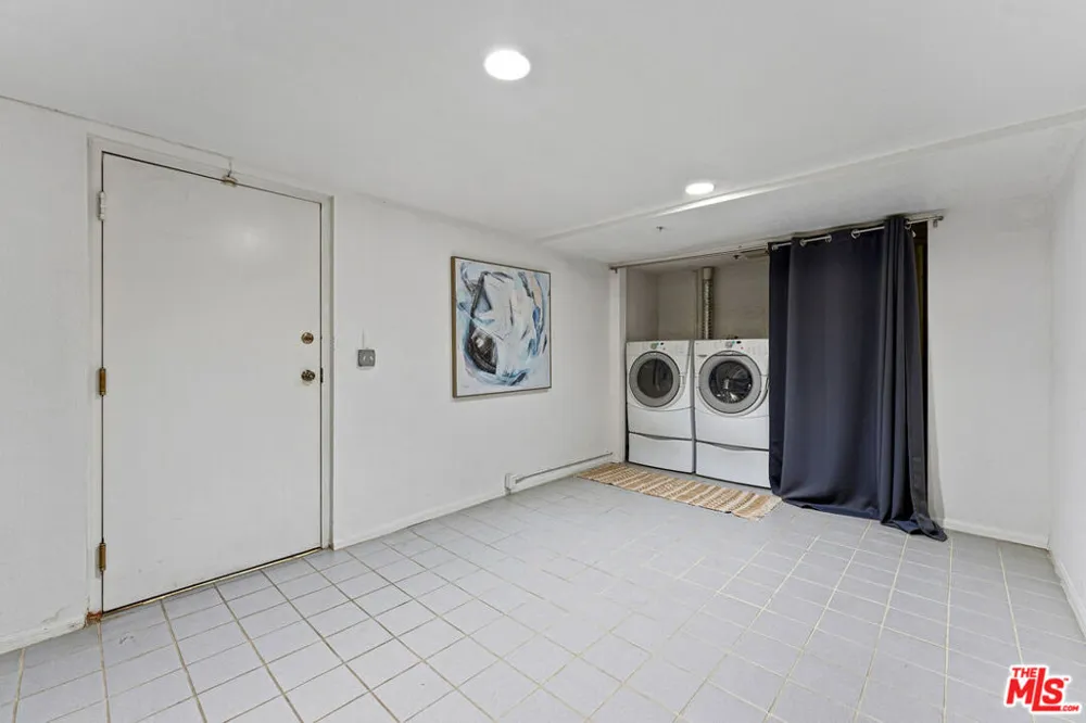 265 W California Boulevard #1 Pasadena, CA 91105