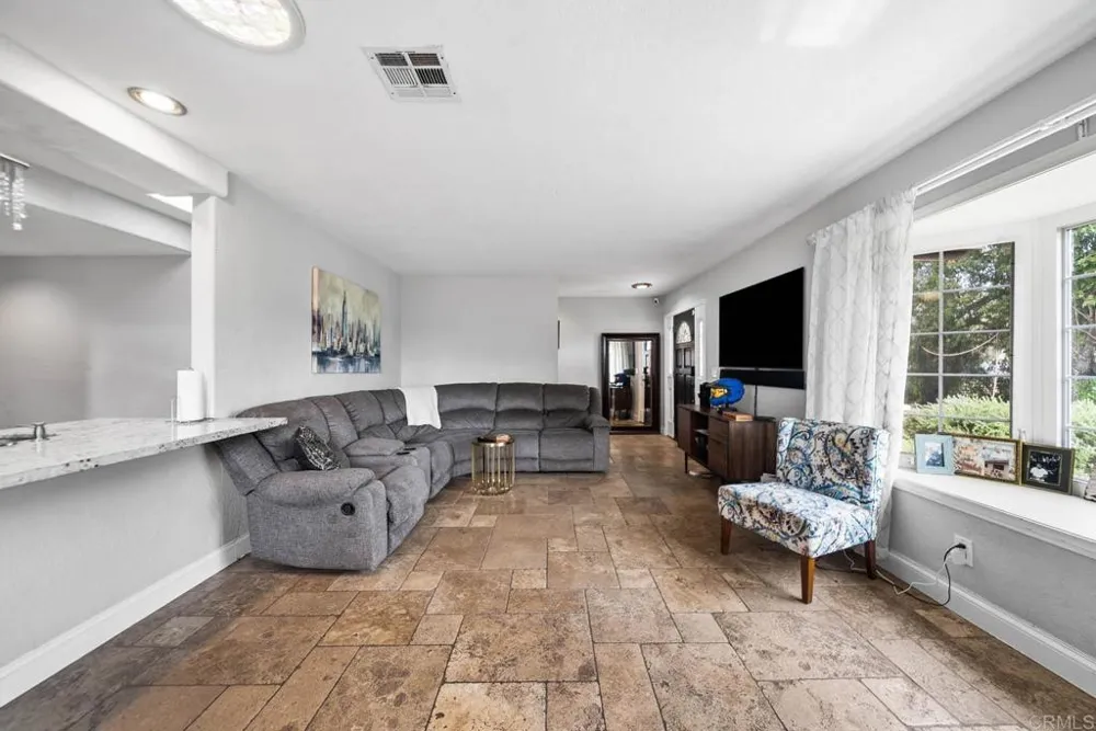 10820 Dutton Drive La Mesa, CA 91941