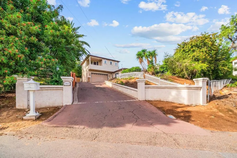 10820 Dutton Drive La Mesa, CA 91941