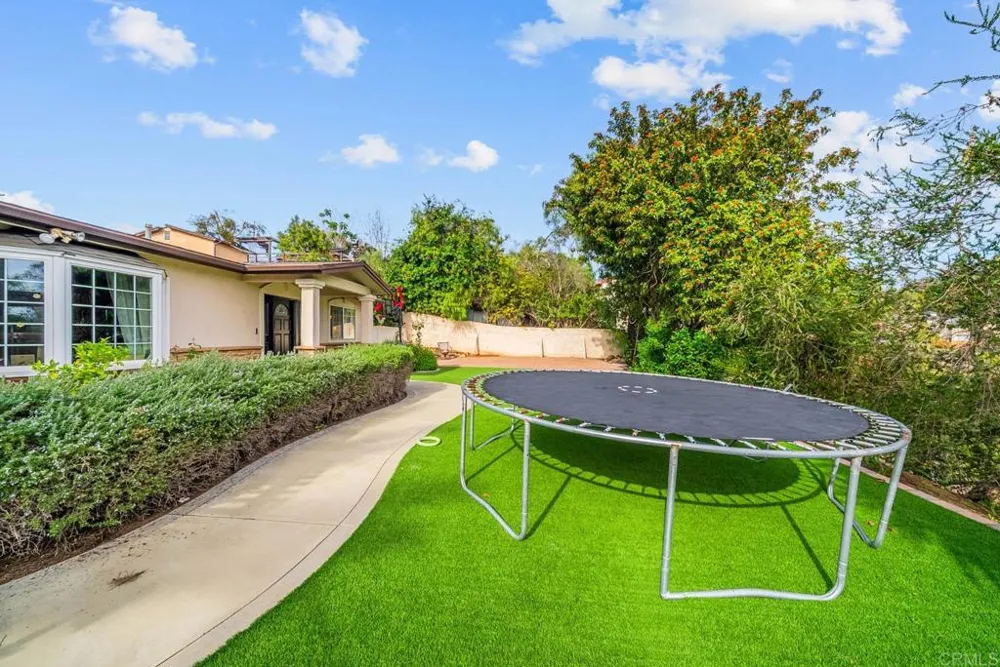 10820 Dutton Drive La Mesa, CA 91941