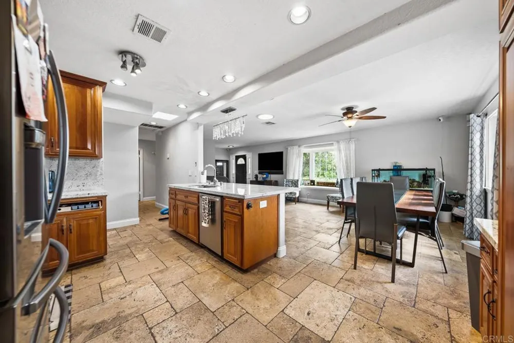 10820 Dutton Drive La Mesa, CA 91941