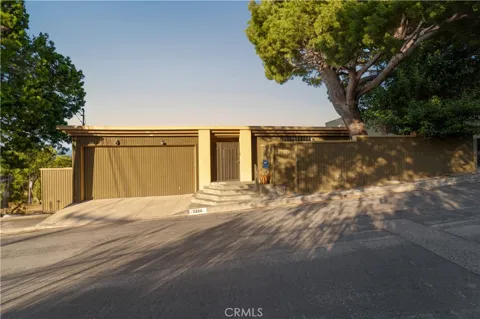 3230 Wrightwood