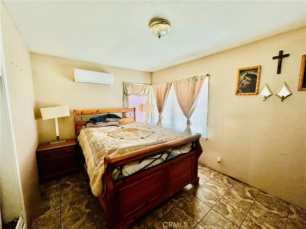 1807 Shamrock Bakersfield, CA 93304