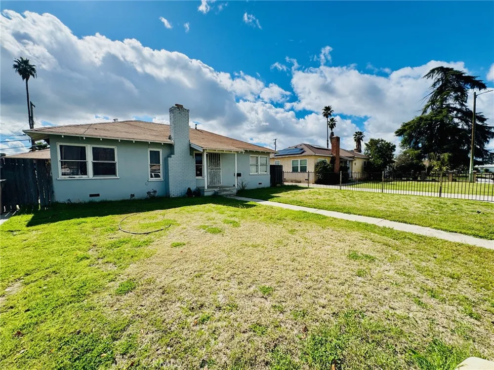 1807 Shamrock Bakersfield, CA 93304